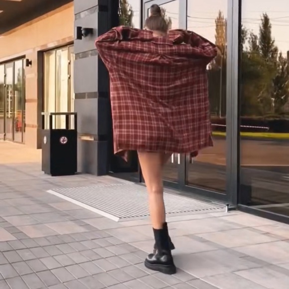 NOT IN LIVE SHOW Last 1! Oversize Red Plaid button Influencer long sleeve - Picture 2 of 7